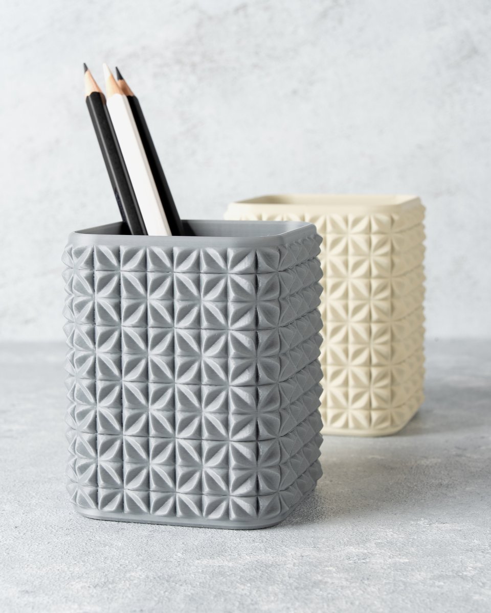 BamingoDesign's tweet photo. Minimal form shaped by repetition and shadow.
#3DPrinting #DeskAccessories https://t.co/qMKDa7wm8x