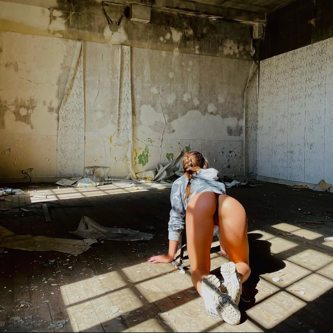 seliya_stream's tweet photo. Urbex Shoot #urbex #french #sexy #babygirl #privatecall #camgirl https://t.co/JveUJdZsRO