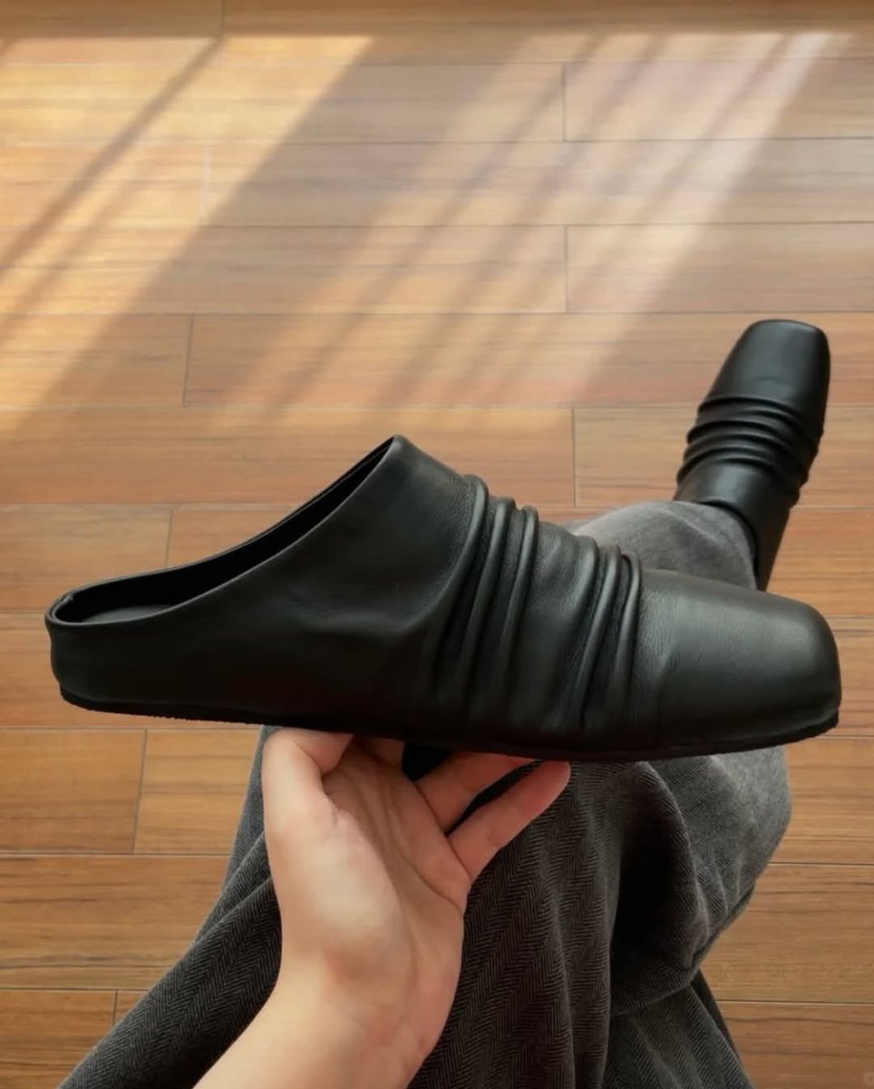 Tap in for yours 

₦88,000 

Size: 40 —46