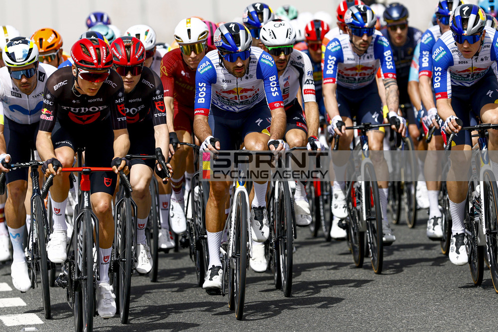 FanClubMoscon's tweet image. 📷 📷 📷 📷 Forza Gianni #Moscon 📷 📷 📷 📷 #giannimoscon #TrattoredellaValdiNon #redbullborahansgrohe #borahansgrohe #BORAhansgrohe2026 #rbh #rbhprocycling #UAETour #UAETour2026 stage 1