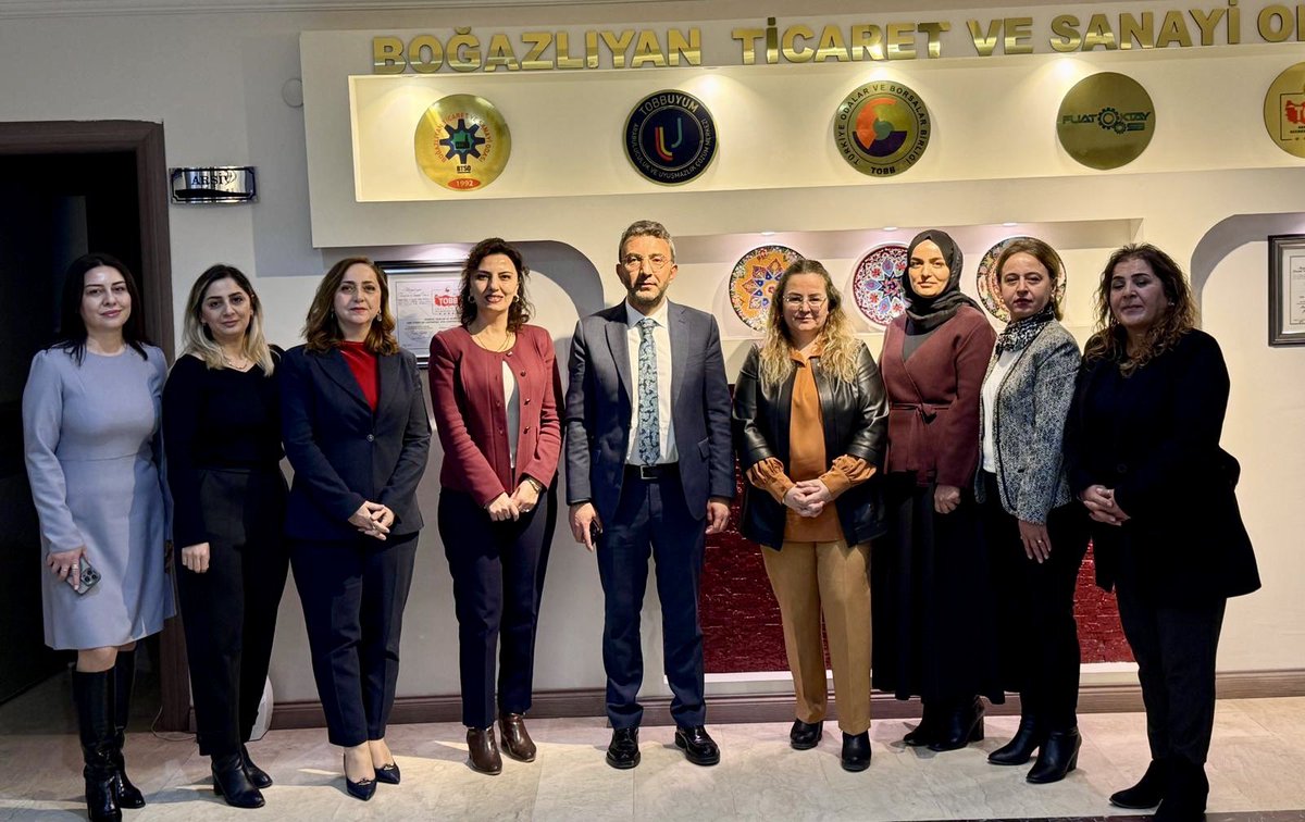 MustafaCagri66's tweet photo. Yozgat Kadın Girişimciler Kurulu organizasyonu ile Odamız ev sahipliğinde kadın girişimcilere yönelik bilgilendirme toplantısında Ticaret Bakanlığı, KOSGEB, ORAN ve TKDK destekleri ve Trendyol tarafından E-Ticaret konularında girişimcilerimize bilgilendirme yapıldı. https://t.co/GnjfvO1vLi