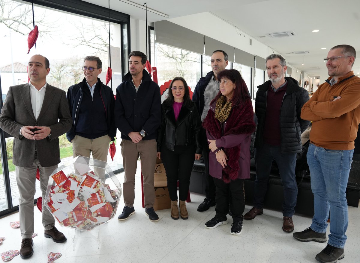 EmpresarialDo's tweet photo. A maior adesão de sempre e «um enorme impulso ao comércio local». 
(AEVH) realizou, na  tarde da passada sexta feira, dia 13 de Fevereiro , o sorteio da campanha "O Natal volta a brilhar! / Compre em Amares", promovida no período festivo de Natal e Reis. https://t.co/rOZvHbSK7H