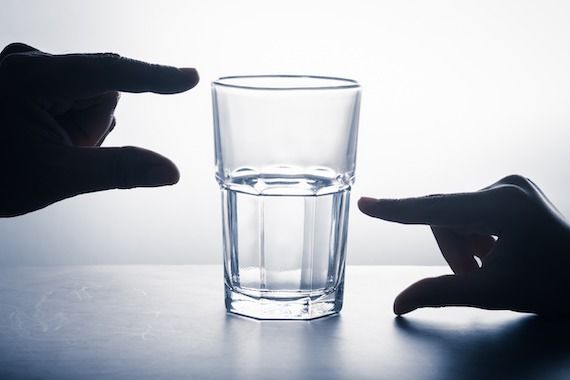 malika_esther's tweet photo. J'ai une question juste pour ceux qui voient le verre à moitié vide, mais qui n'ont pas d'eau pour le remplir...
 C'est quoi le projet s'il vous plaît ? https://t.co/skWxk9mlgK