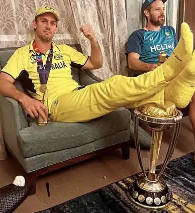 अहंकार इंसान को खत्म कर देता है
#AusVsSL #CricketFever