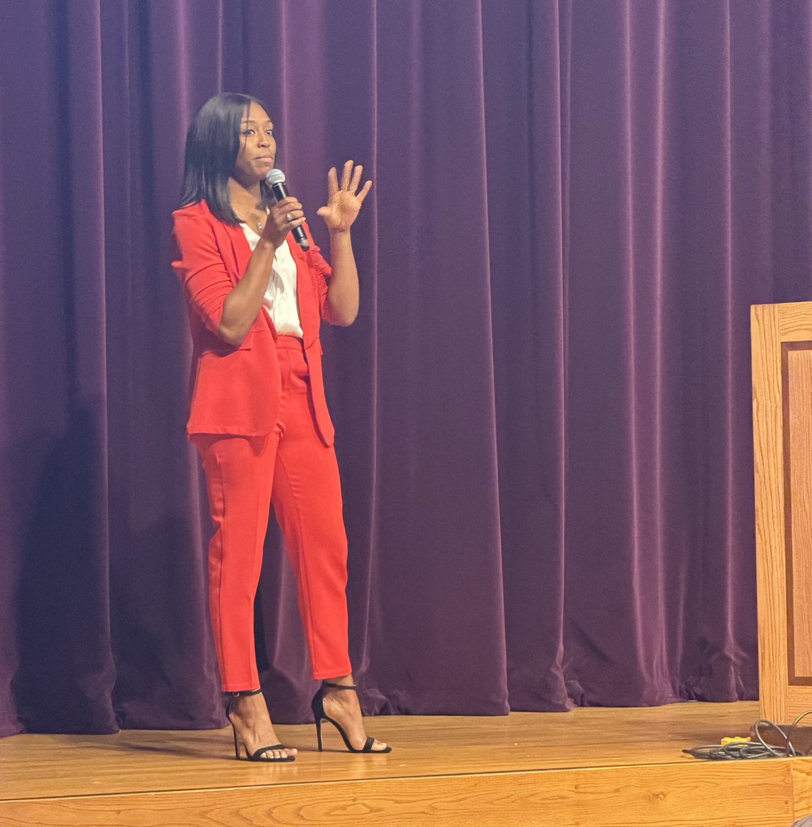 MortonRanchGirlsTrack-Coach Melissa Hoffmann tweet media