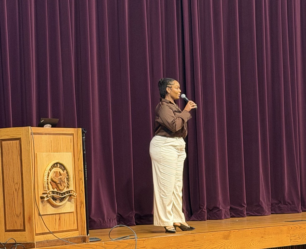 MortonRanchGirlsTrack-Coach Melissa Hoffmann tweet media