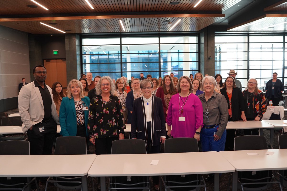 Governor Laura Kelly tweet media