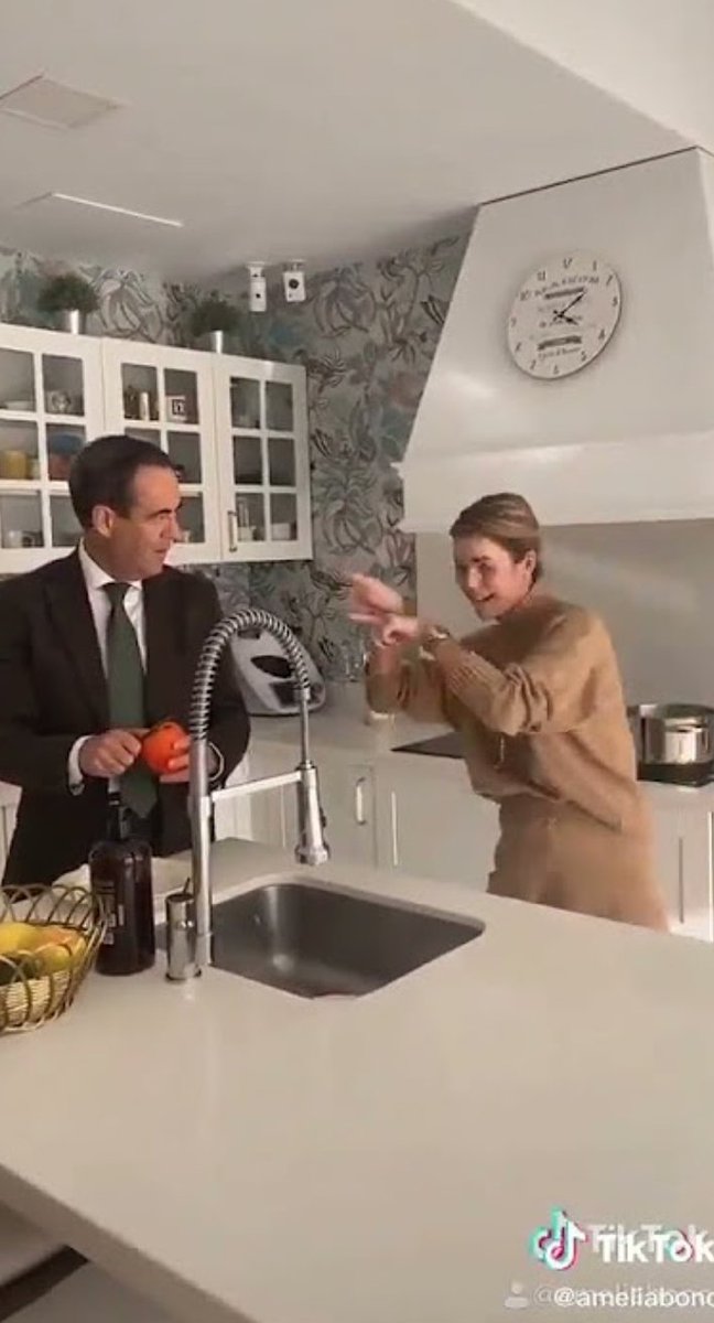 Acaba de decir <a href="/KettyGarat/">Ketty Garat</a> en el programa de <a href="/navedelmisterio/">Iker Jiménez</a> que Juan Segovia es la "actual pareja de José Bono". 🎶🎶🎶El Pepe.🎶🎶🎶