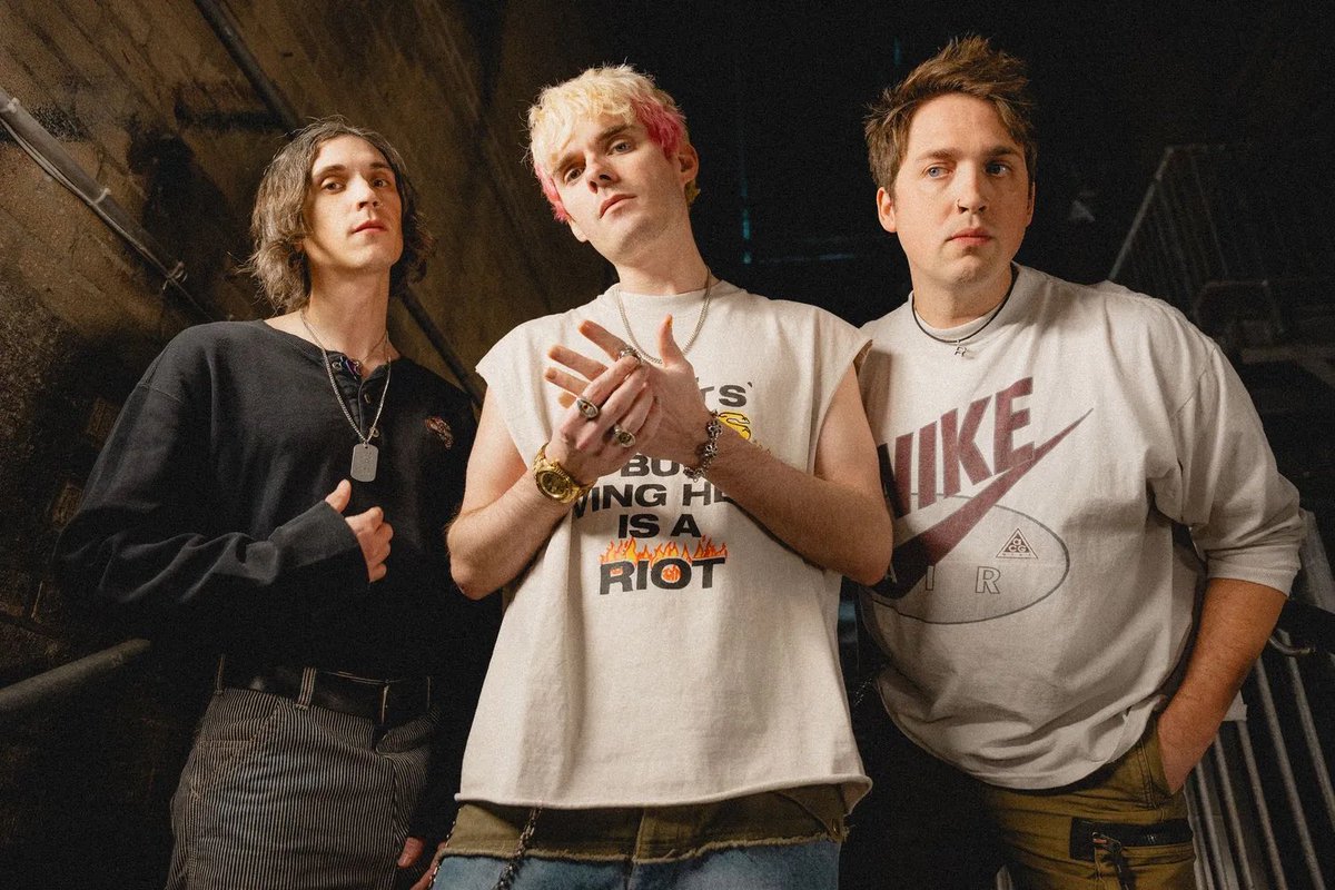 silverl1n3's tweet image. These divas