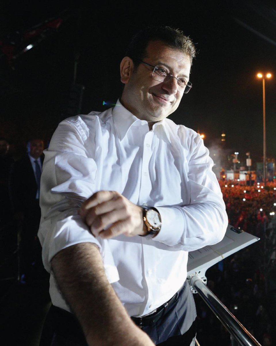 Mustafa Balbay:

"28 kişinin diploması iptal edildi, hiçbirine dava açılmadı. Sadece Ekrem İmamoğlu'na dava açıldı.

Arpa tanesi kadar vicdanı olan bir insan Ekrem İmamoğlu'nu yalnız bırakamaz."