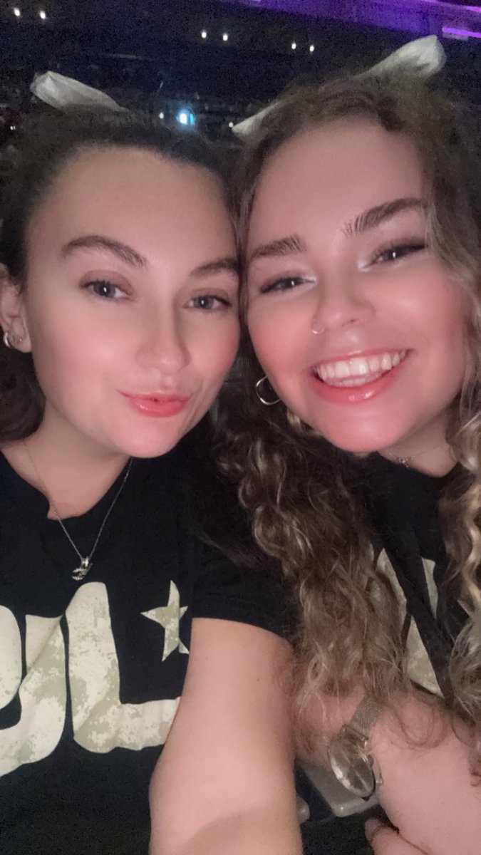 agustdelix's tweet photo. HAPPY FOUR YEARS OF FRIENDSHIP TO MY SOUL SISTER I LOVE YOU SO MUCH

I’ll forever be grateful for the tannies for bringing us together 🤍🤍🤍 @binsdoodle https://t.co/yFiHk7CaSI