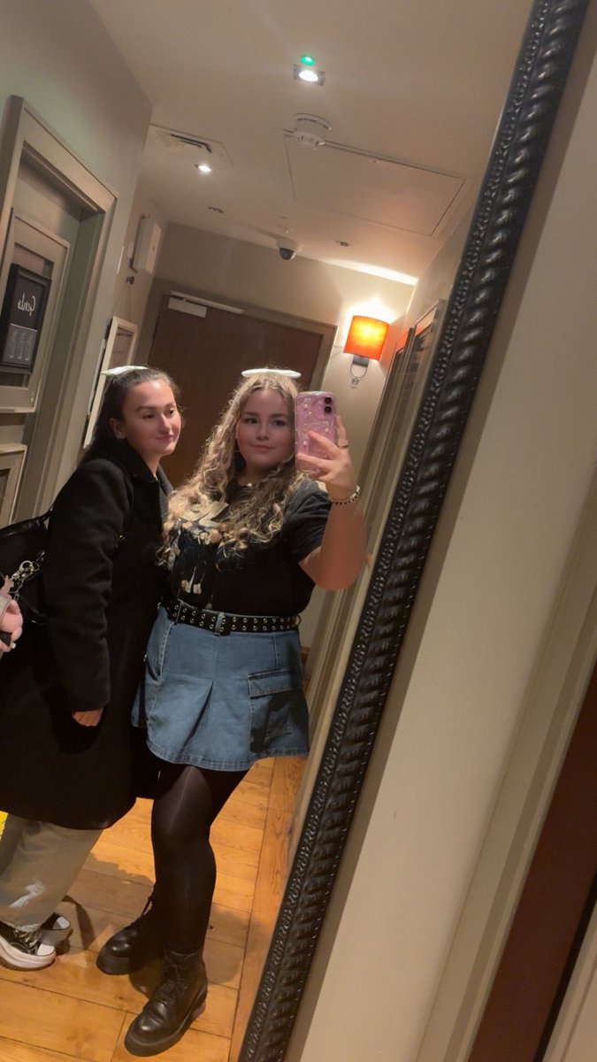 agustdelix's tweet photo. HAPPY FOUR YEARS OF FRIENDSHIP TO MY SOUL SISTER I LOVE YOU SO MUCH

I’ll forever be grateful for the tannies for bringing us together 🤍🤍🤍 @binsdoodle https://t.co/yFiHk7CaSI