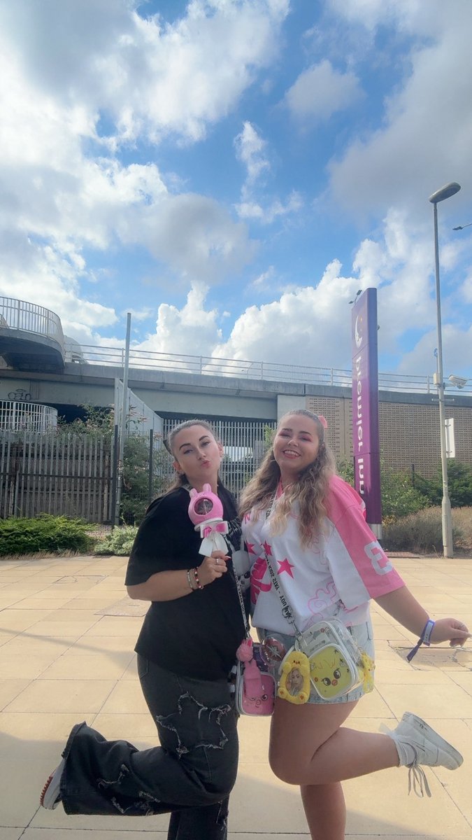 agustdelix's tweet photo. HAPPY FOUR YEARS OF FRIENDSHIP TO MY SOUL SISTER I LOVE YOU SO MUCH

I’ll forever be grateful for the tannies for bringing us together 🤍🤍🤍 @binsdoodle https://t.co/yFiHk7CaSI