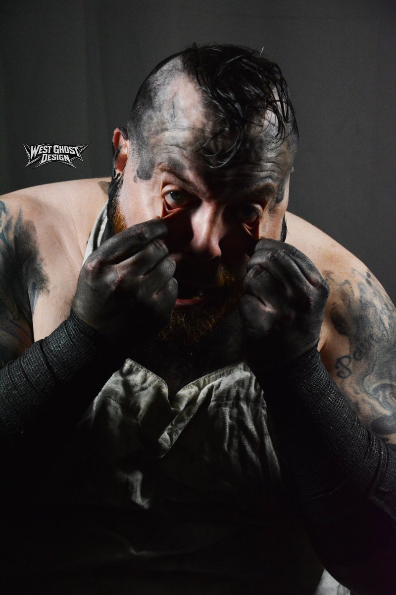 WestGhostDesign's tweet photo. THANK YOU for the opportunity 📷📷Every time I’m back there shooting promo pics, it’s a blessing. I truly treasure capturing the energy and passion in that locker room. That feeling never gets old. Grateful always, Supreme Pro Wrestling 📷#WrestlingPhotography #IndieWrestling https://t.co/xzLVMGhiUo