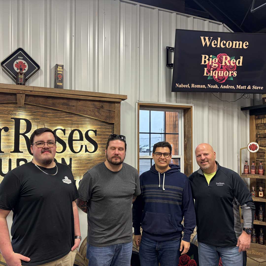 GaysLiquorStore's tweet photo. As winner of our January Four Roses Fan Barrel Pick Trip, Andres and three of his friends met us at the Four Roses Distillery to select the next Single Barrels headed to our shelves. You’re going to want a bottle of this one. 🥃✨
#FourRoses #BarrelPick #SingleBarrel #FanPick https://t.co/7RUbE5FNEo