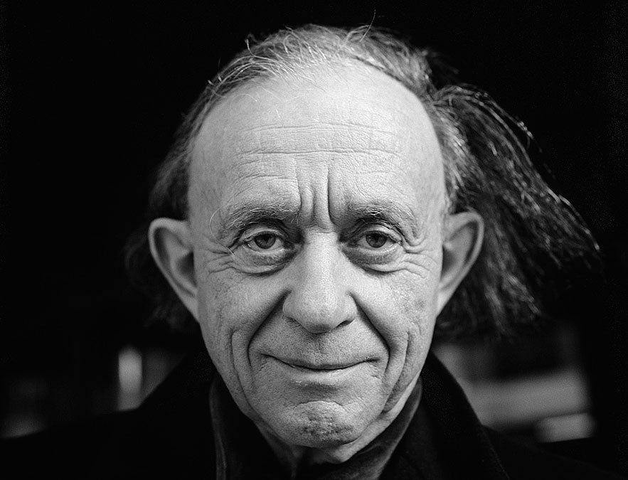 Serrano2Aaron's tweet photo. Desolado por la marcha de uno de los mejores directores de nuestro tiempo,  Frederick Wiseman. Dediqué muchas horas a escribir sobre su cine y tuve la suerte de entrevistarle. Como recuerdo, aquí os dejo el texto introductorio que publiqué en @eamcinema 
https://t.co/KJAxAPQhF2 https://t.co/rgK59w0o2D