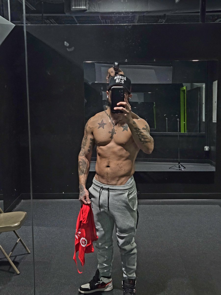 BXBANE's tweet photo. Post workout pic.

#GymLife  #gym #viral #fypviraltwitter https://t.co/QOAZmpjOoL