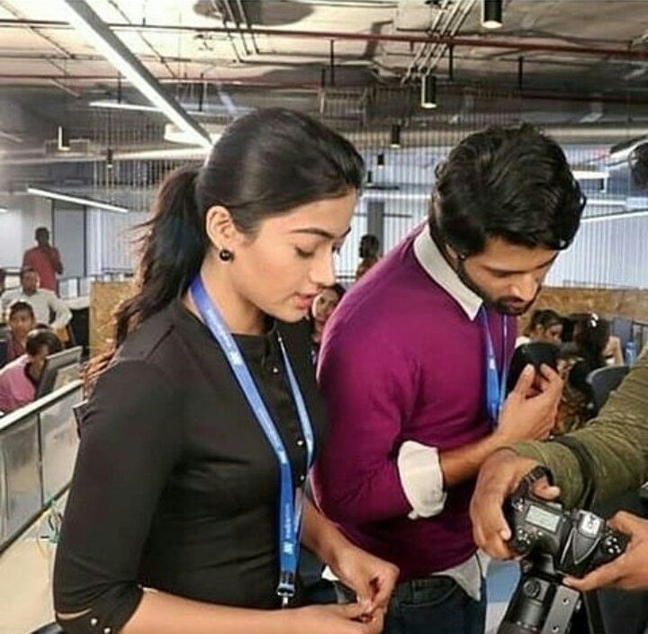 Not me getting alllll the butterflies at these random hours of night 😭✋🏻💗✨
#RashmikaMandanna #VijayDeverakonda #ViRosh