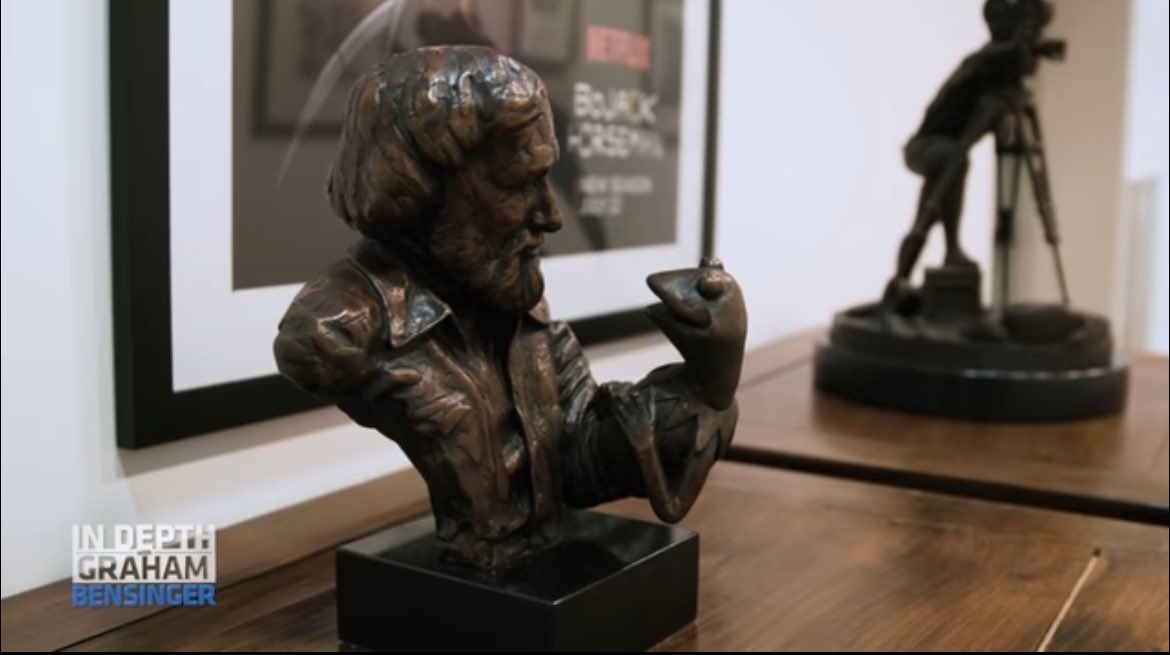 Former Disney CEO Michael Eisner has a bust of Jim Henson &amp; Kermit the Frog in his office. 🥲🥹💚