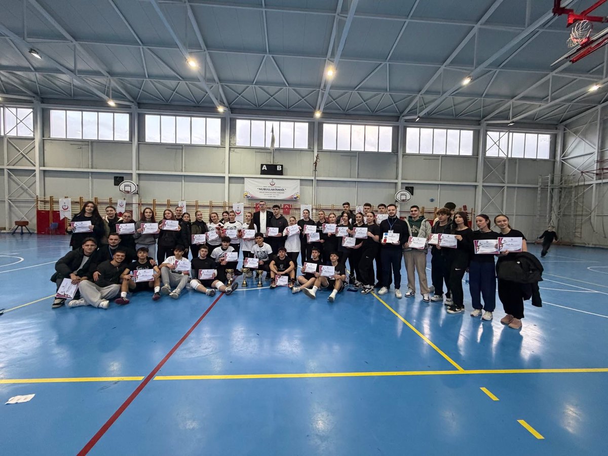 📍Gostivar

“Nurullah İsmail” anısına düzenlediğimiz Liseler Arası Voleybol Turnuvasını büyük bir gurur ve mutlulukla tamamladık.