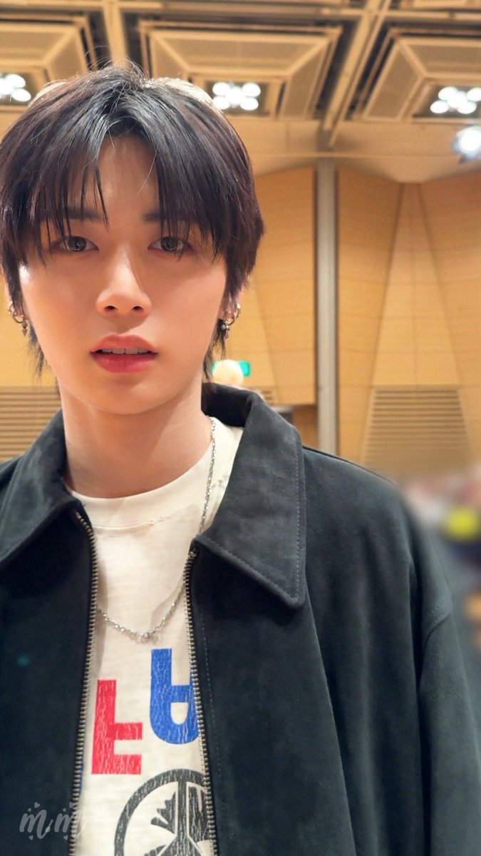 tanrangdanz's tweet photo. he looks like he's about to ask me if i have a membership https://t.co/YXB4NJuNmK