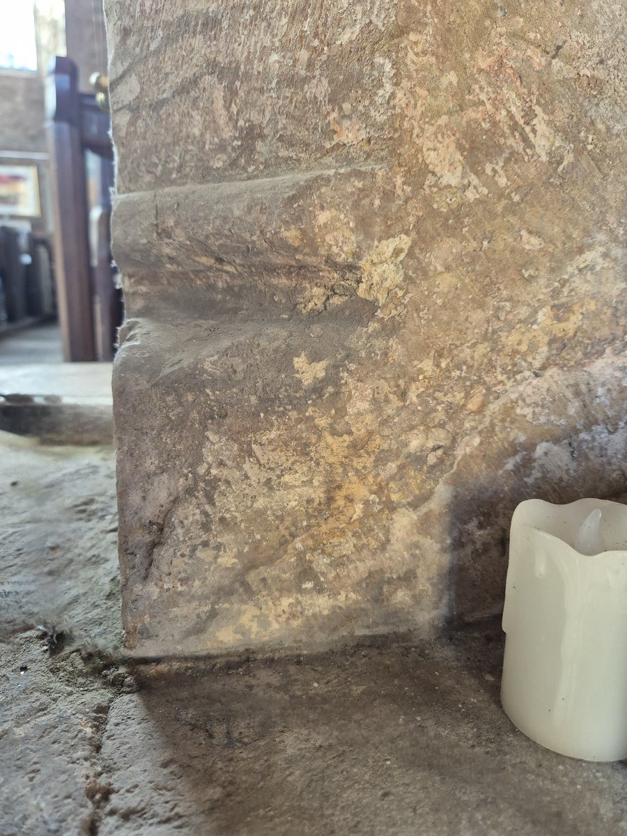 TheHistoryMouse's tweet photo. Time for a #NerdyMouseAlert (new #), look away now if you don't want minute technical details. Spur at the base of each of the aisle pier corners. Small half moulding above (what is normally) a curved surface. Often seen as a detail on C13 masonry #StMaryPortbury #NorthSomerset https://t.co/6qJWZMU12Q