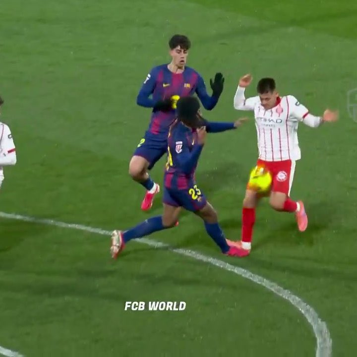 نفس الحكم ألغى هدف ليفاندوفسكي ضد رايو بحجة دهس كوندي على قدم لاعب الخصم..

اليوم يحتسب الهدف ضد البارسا رغم ان لاعب جيرونا دهس قدم كوندي ..

سوتو غرادو سارق وابن حرام.