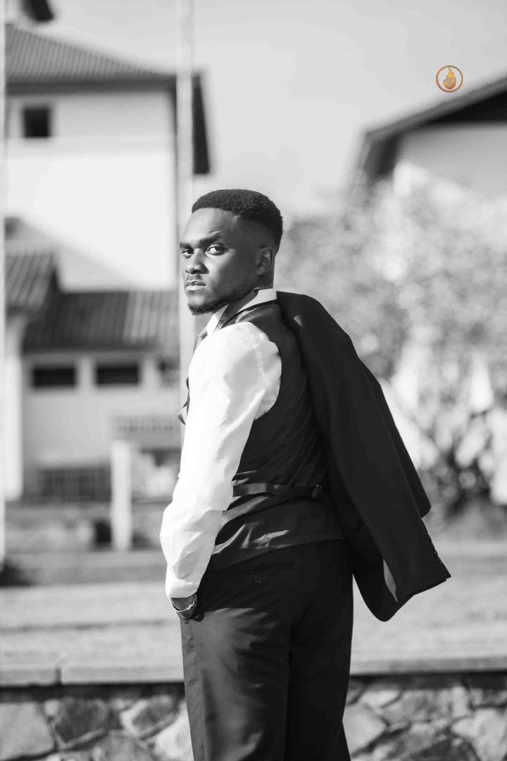EdrahChris's tweet photo. Show me the University of Ghana 🇬🇭 graduation pictures greater than this one then I will DEACTIVATE 🥲🥲🥲
#Regeneration
#UGGraduation https://t.co/uiJ1Xv2J9t