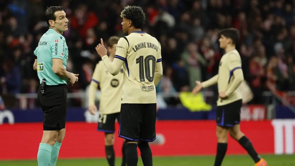 #DATO Goles anulados a los rivales de cada equipo después de que el VAR avisase al árbitro y el colegiado visitase el monitor desde abril de 2023 (casi 3 años):

[6] A rivales del Madrid
[1] A rivales del Atlético
[0] A RIVALES DEL BARCELONA