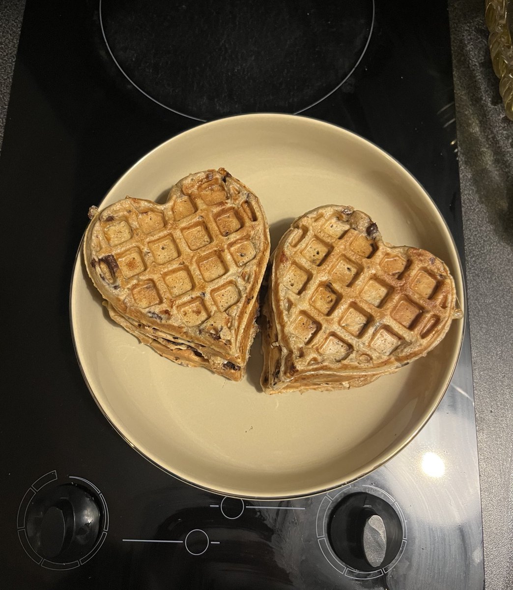 _una_donna_'s tweet photo. Je viens de préparer the cutest little waffles ! 105 kcal et 5g de protéines chacune, sans sucre ajouté bien sûr 😋 https://t.co/hSOqXAu1aH
