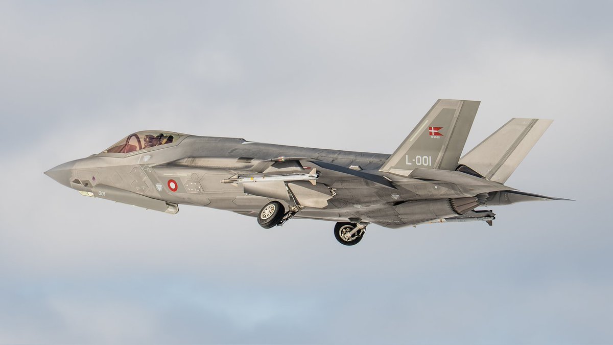 Enterprise_dd's tweet photo. Date: 2026 02 15
Two F35 performed a low pass at Copenhagen airport (CPH / EKCH) https://t.co/zN8tVXwl1W