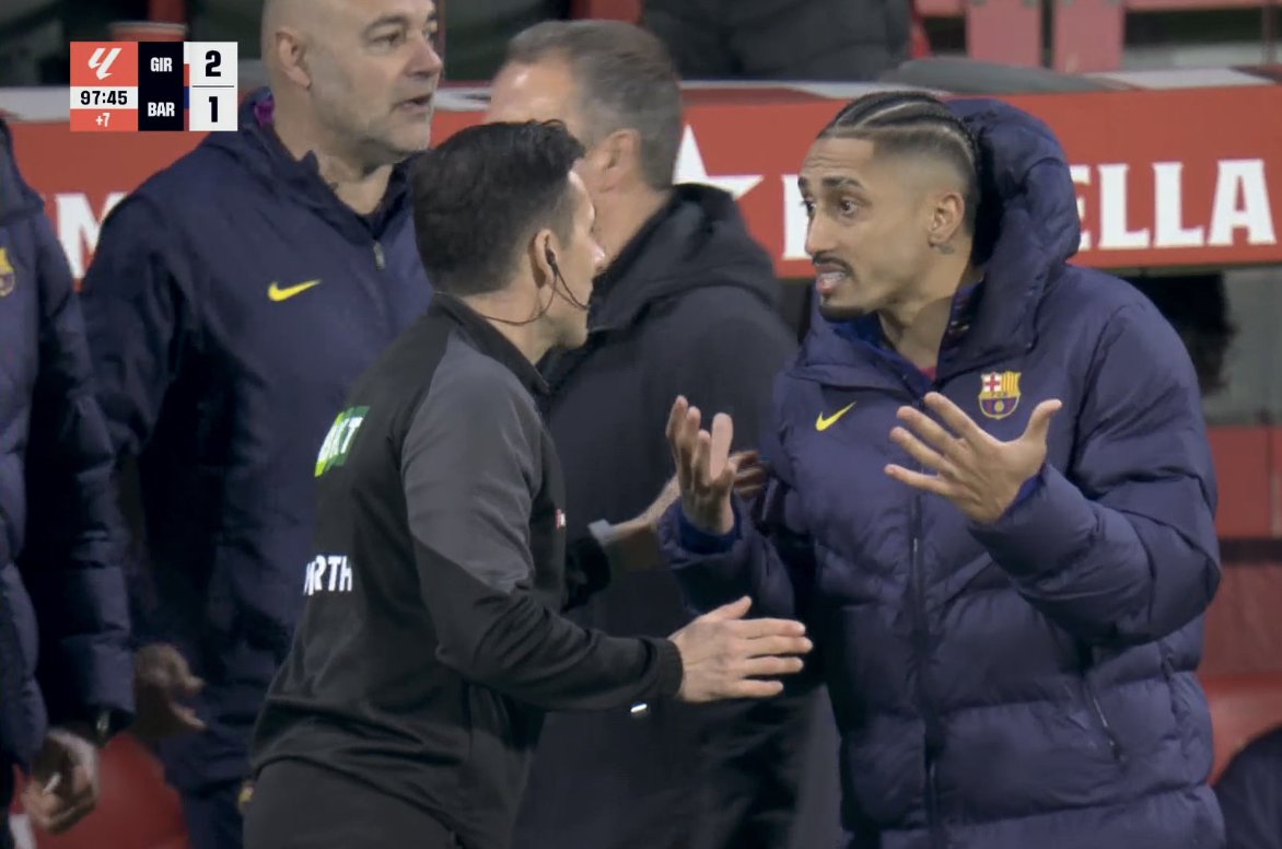 Raphinha telling the La Liga official the payment will arrive tomorrow but the ref says its already one day late