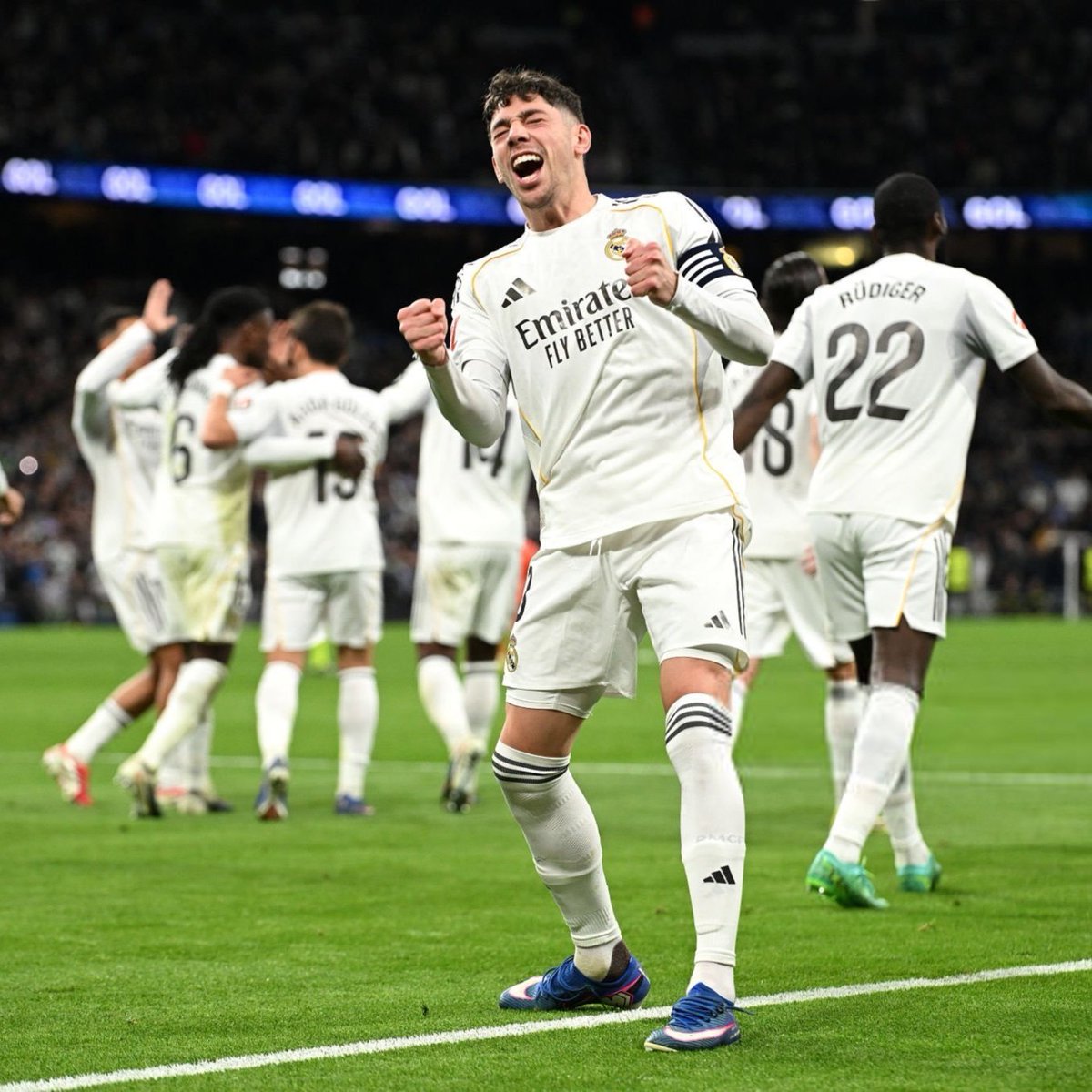 AdriRM33's tweet photo. 🚨 EL REAL MADRID ES EL NUEVO LÍDER DE LA LIGA 🤩🤩🤩 https://t.co/ooI5xdvrkB