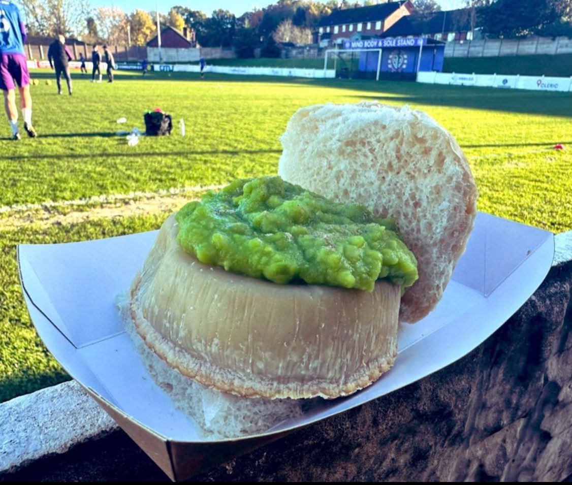 FootyScran's tweet photo. Wigan kebab/pie in a barm appreciation post 🙌 https://t.co/QkPWc6Jjoc