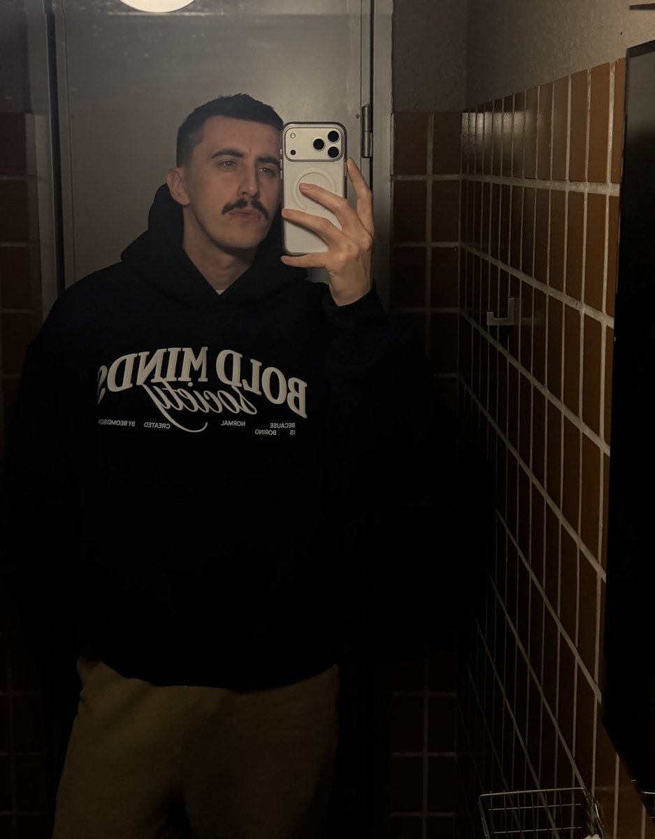 Тут моє імʼя tweet media