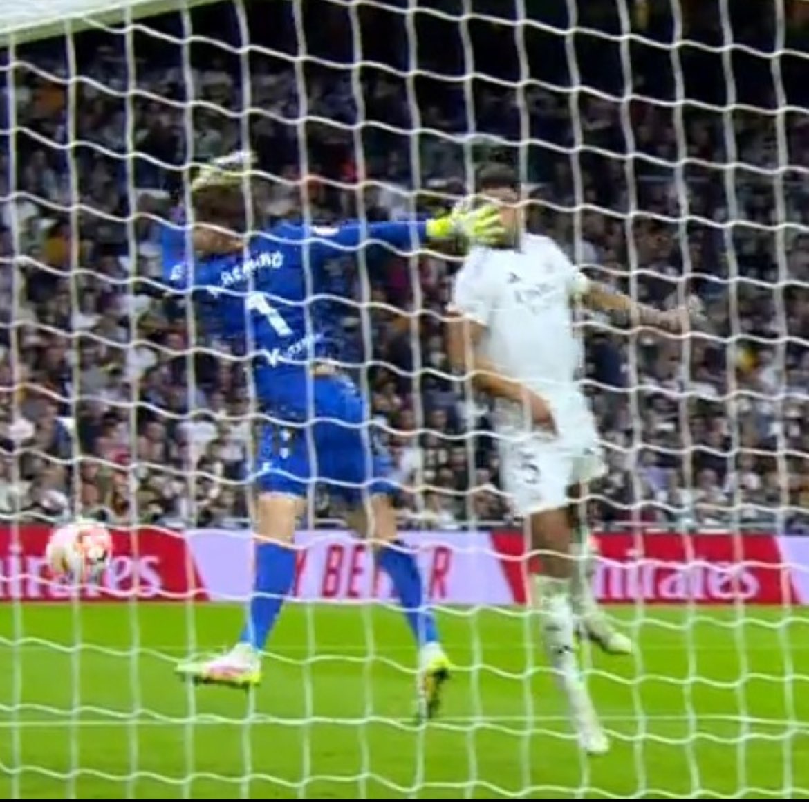 juananamoros's tweet photo. Acción residual...
No hay falta a Koundé.
No era así, cules? https://t.co/TA8TvUM6hM