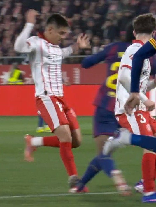 madridblaugrana's tweet image. Olmo Real sociedad.    Kounde Girona
FALTA.                                          SIGAN