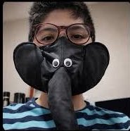 Amigos encontré esta máscara en el cajón de mi papá creo que es therian