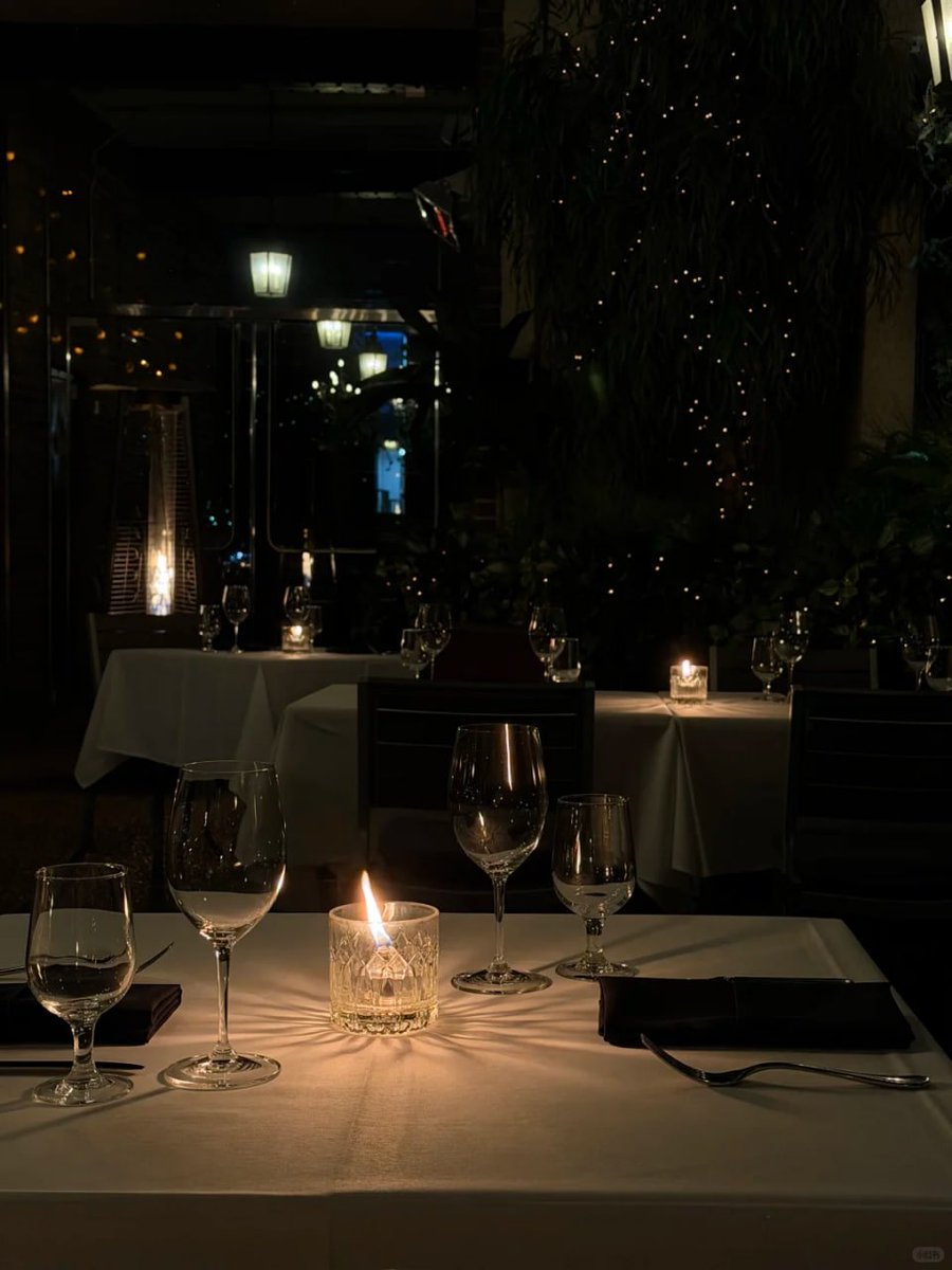 Uncommonswift's tweet photo. There's something truly magical about sharing moments over candlelight and bubbles. ✨🍾 The soft glow of candles, the clinking of glasses, and the warmth of good company make for an unforgettable dining experience. 💕 https://t.co/dLIZ29umsE