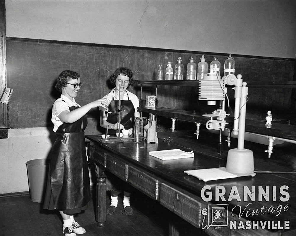 grannisvintage's tweet photo. Students in the lab at the Cathedral of the Incarnation School in Nashville, Tennessee 1955

Shop the full collection of images with prints and products. Link in bio 🔗

#nashville #catherdraloftheincarnation #westendave #nashvillehistory #1950s https://t.co/315r7zc2Ma