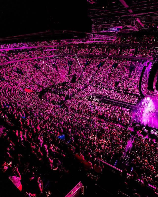 marnixample's tweet image. gag city makes cardi’s tour look like a school assembly ns 😭😭