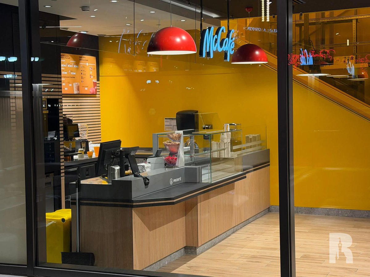 DLPReport's tweet image. 🍔 First peek inside the new Disney Village McDonald’s location, ready for business: