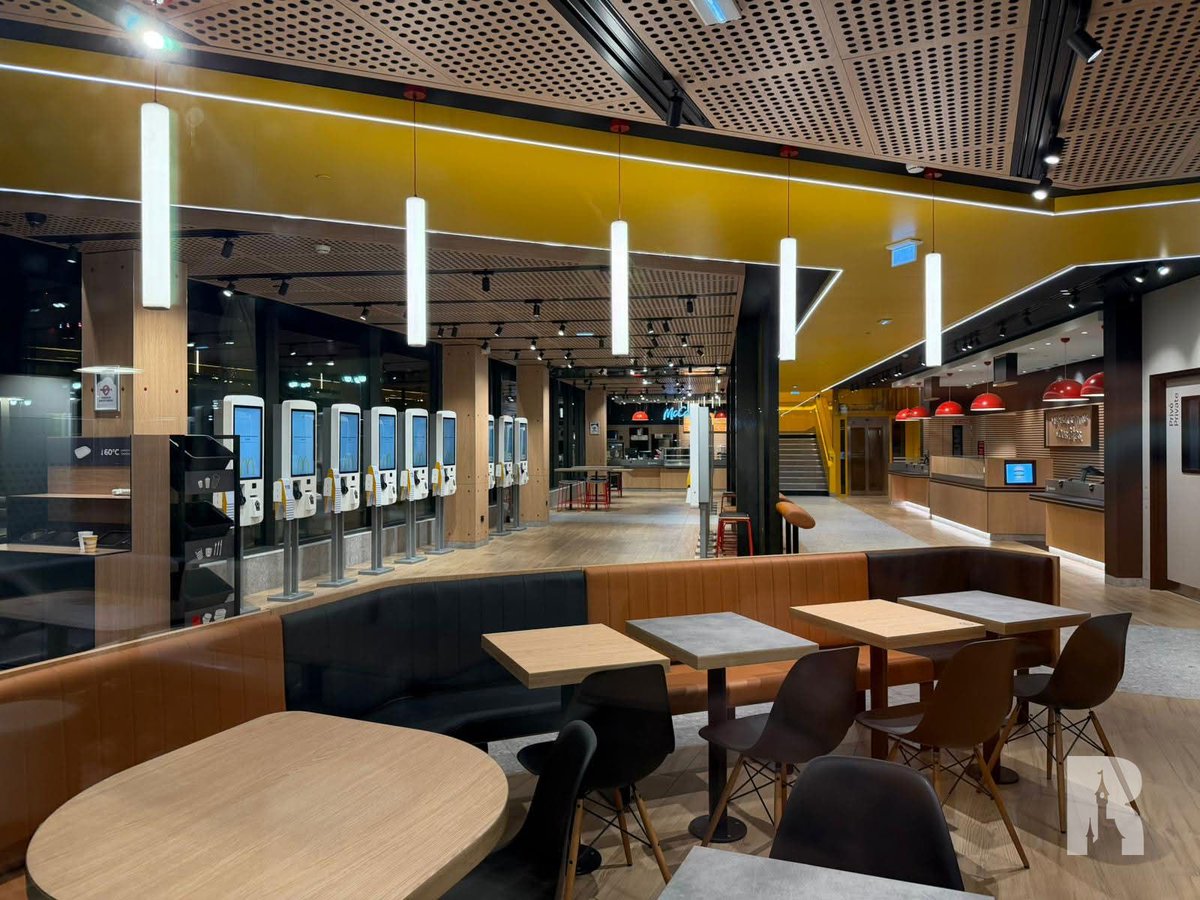 DLPReport's tweet image. 🍔 First peek inside the new Disney Village McDonald’s location, ready for business: