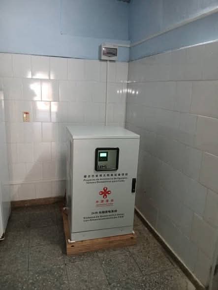 En más de una veintena de instituciones de salud de #PinardelRío se instalan kit de energía solar para garantizar la vitalidad de los servicios, en el actual contexto de bloqueo energético. #UnidosXCuba