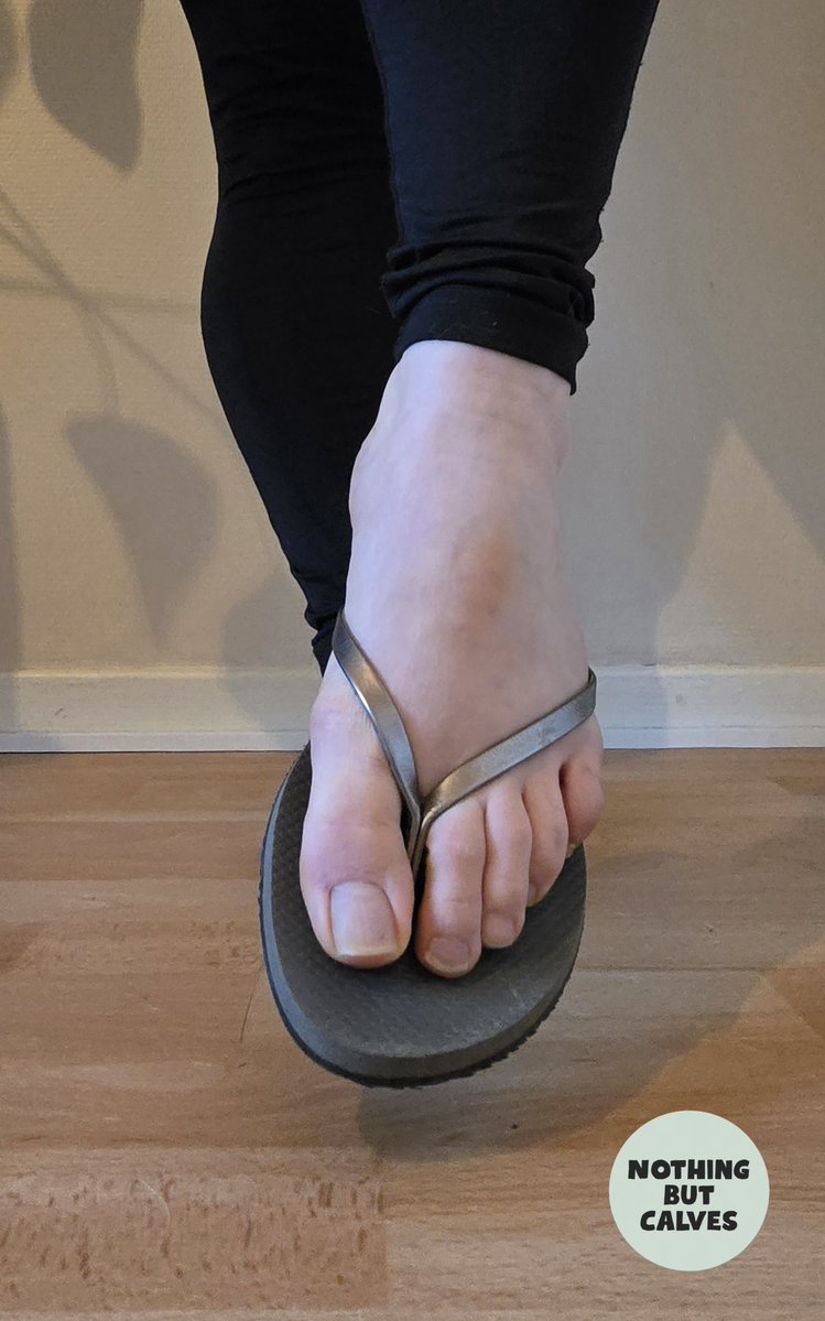 NothingBtCalves's tweet image. Do you like silver havaianas?