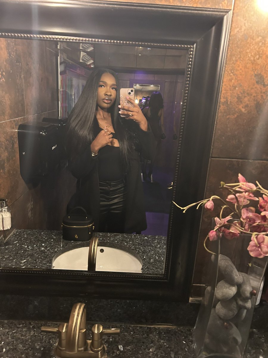 Big Fucking Tee💕 tweet media