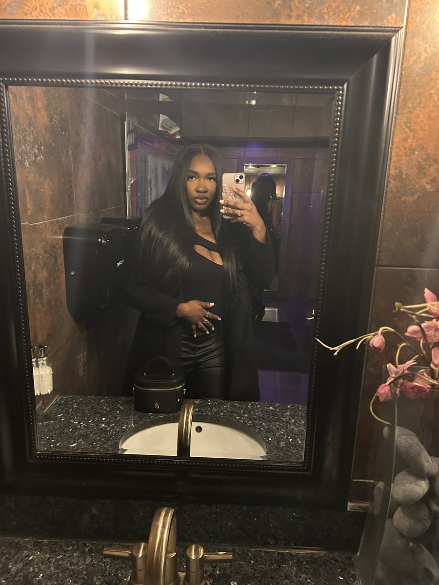 Big Fucking Tee💕 tweet media