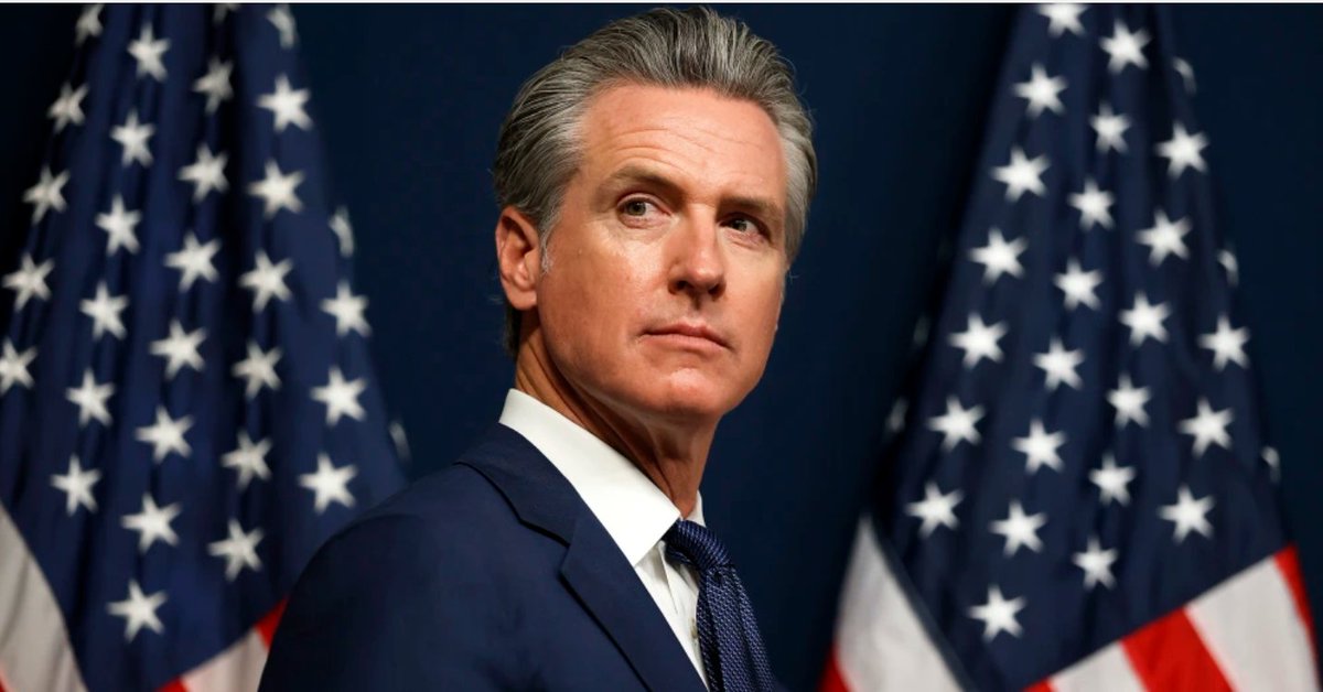 EmmaRincon's tweet photo. Gracias a las desastrosas políticas de @GavinNewsom y los demócratas, California ha perdido miles de millones de dólares en recaudación de impuestos.

Estos multimillonarios abandonaron el estado:

• Elon Musk – ~$775 mil millones (el hombre más rico del mundo). 
• Larry Page – ~$277 mil millones (cofundador de Google). 
• Sergey Brin – ~$255 mil millones (cofundador de Google). 
• Mark Zuckerberg – ~$246 mil millones (Meta Platforms). 
• Larry Ellison – ~$211 mil millones (cofundador de Oracle). 
• Peter Thiel – ~$28 mil millones (inversionista y fundador). 
• Don Hankey – ~$7 – 8 mil millones (financiero ligado al sector automotriz). 

Ahora los demócratas tendrán que incrementar la recaudación de impuestos en la clase media y baja, por dedicarse a literalmente expoliar a los ricos.

El socialismo haciendo lo suyo.