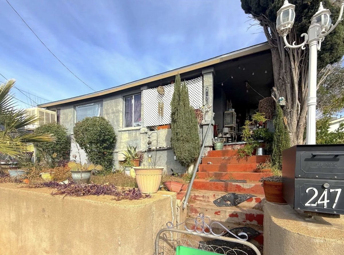 oldhouseunder50's tweet image. Escaping the cold is easy in this #Arizona property that offers #mountainviews. oldhousesunder100k.com/affordable-195…