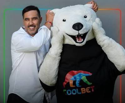 BotCheckerCL's tweet photo. Nuestros niños están adictos a las apuestas online, muchos de ellos han terminado en el suicidio.
Las casas de apuesta online son ilegales en Chile, se debe hacer cumplir la ley.
Lamentablemente no va a pasar nada, menos si tenemos a futbolistas haciéndoles publicidad. https://t.co/4WS1SNCM8C